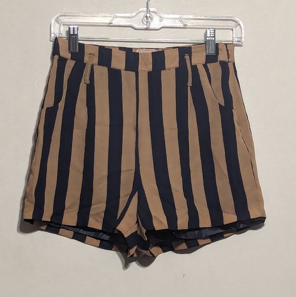 Alythea Forever 21 Beige Navy Blue Polyester Woven Shorts Side Zip - size Small - Picture 1 of 6